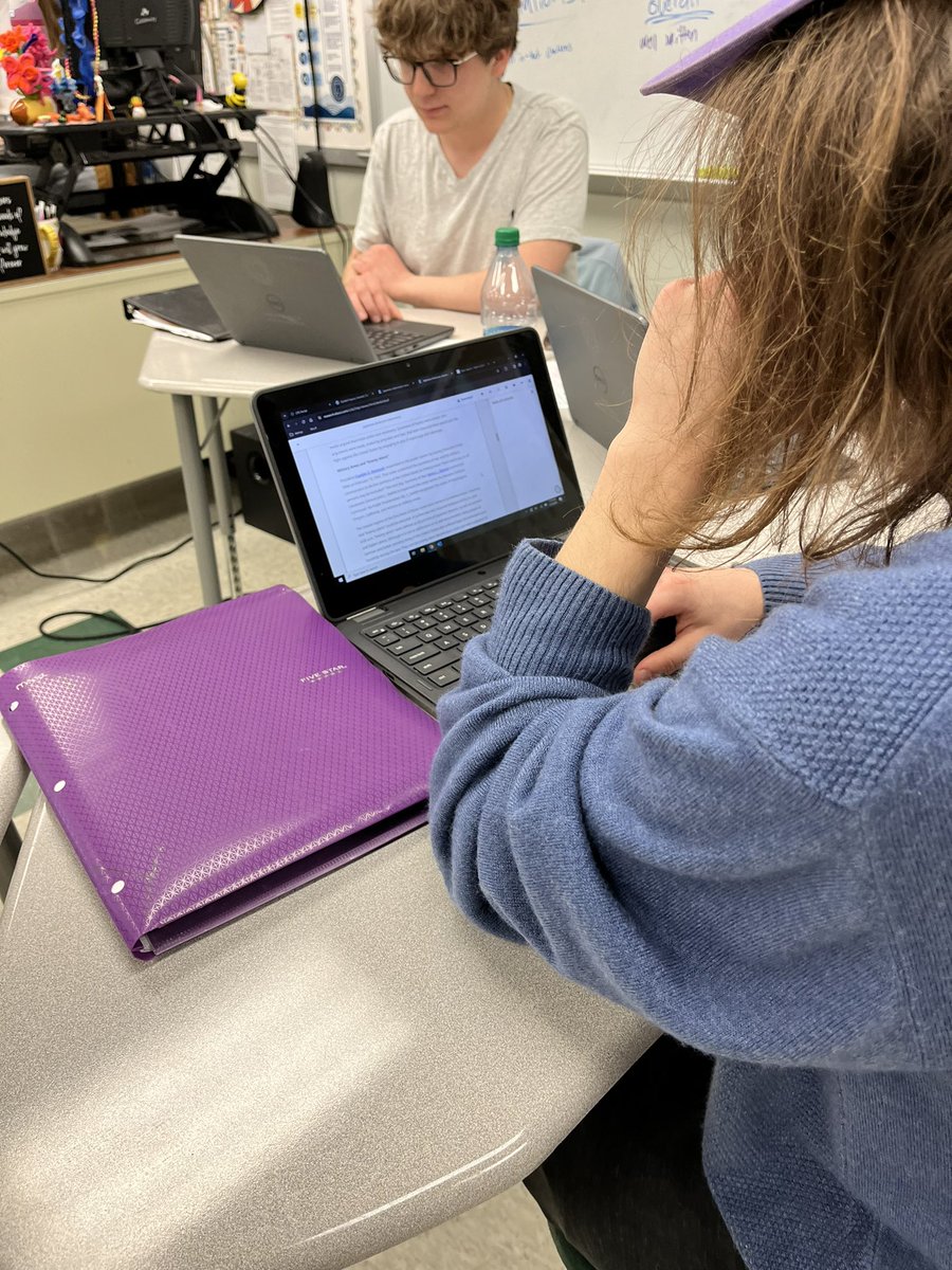 Continuing to help guide inquiry with these curious seniors.  How does scanning text  differ from skimming and how can both lead to deeper thinking?  #RockBridgeRocks <a href="/cpslibrarymedia/">Columbia Public Schools Library Media Programs</a>