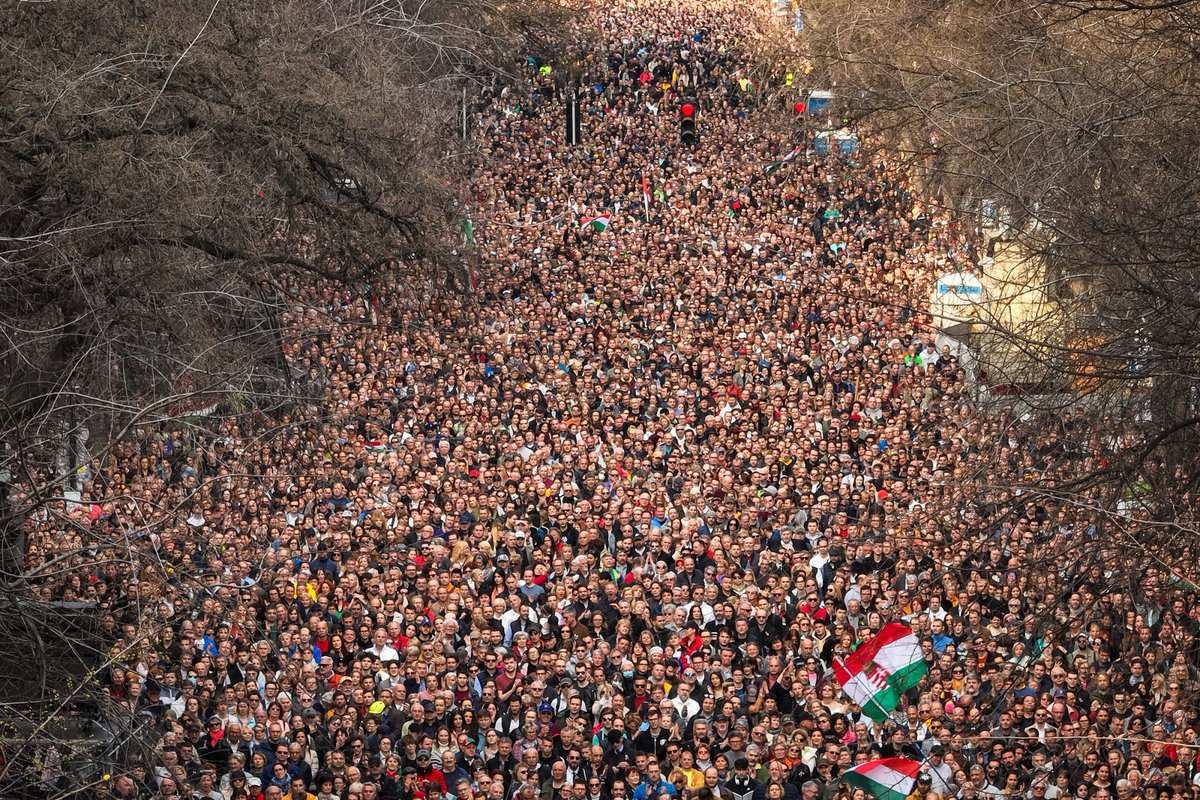 ForeignpolicyWB's tweet image. The people of Hungary have had enough of Orban, the Hungarian dictator. The people want Hungary to remain a modern European state and not a Russian satellite state.

Massive support for the opposition in Budapest.