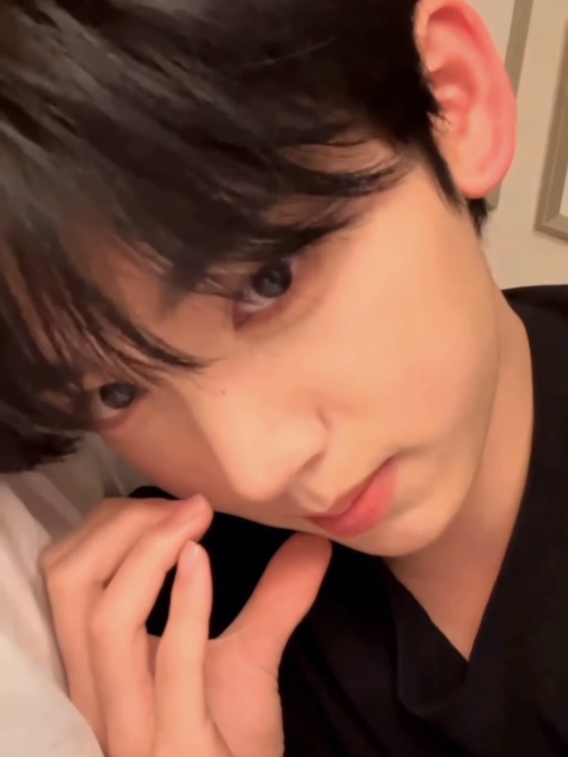 zb1xa's tweet photo. HAPPY YUJIN DAY !
#SpringPrinceYujinDay
#빛나는_유진이의_열여덟번째_봄
#HAPPY_HANYUJIN_DAY
https://t.co/lx1xEN8RXC