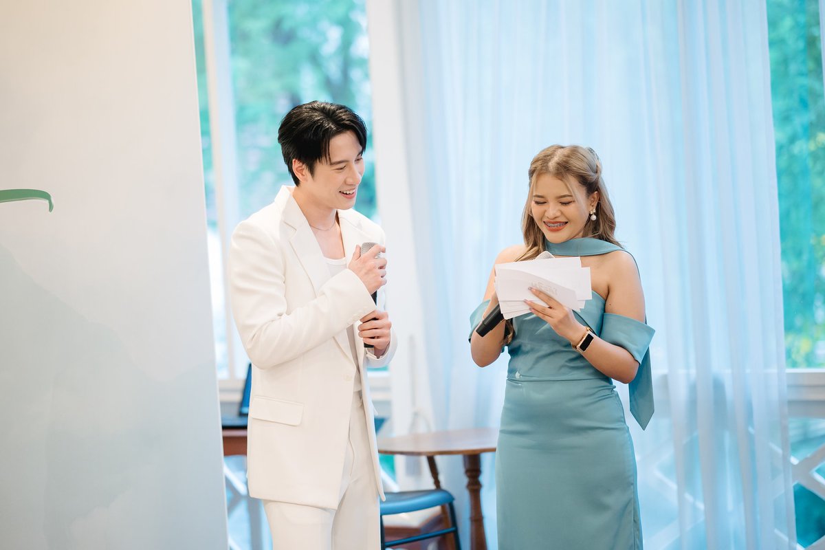 Palm_Everything's tweet photo. มาแล้วว.. ขอรีวิว MC งาน #MunLoeiDixBrightrpp ซะหน่อย
เป็นงานเล็กๆ ที่สนุก และอบอุ่นสมกับเป็น #SOLBright☀️ แกล้งกันไป ฟ้องกันมา เอ็นดูเกินน พี่ไบร์ท #brightrpp เซอร์วิสฟค. ไม่พัก ให้เล่นเกมก็ยังเข้าข้างกัน ปล่อยให้ MC มึนกับความแสบของทั้งคู่ อยากจะจับตีนัก มันเขี้ยวเหลือเกิน! 🤣 https://t.co/IL6eLgXvhE