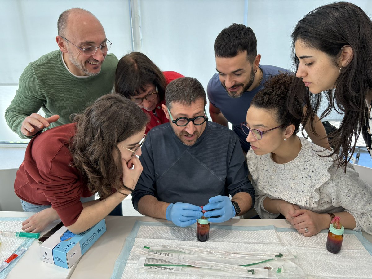 gisela0408's tweet photo. En el 2o taller del Master en Terapia de Infusión y Accesos Vasculares de la @UManresa hemos contado con 4 grandes del AV: @XavierXga @M_JoseMunozB @gerez_acevedo y @ToniGarciaDelg2 de @althaiamanresa La cara de los alumnos lo dice todo, buen rollo y mucho conocimiento. Gracias! https://t.co/MyWAW2SLUf