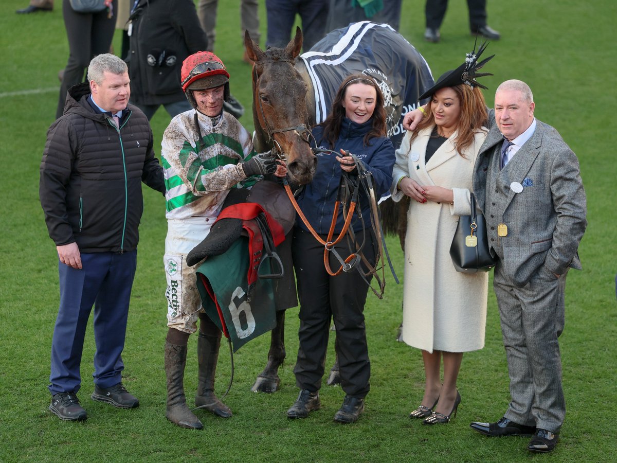 IREthoroughbred's tweet photo. Third winner of the week for @gelliott_racing as BETTER DAYS AHEAD (IRE) bags the Martin Pipe under @DannyGilligan8.

Landmark first Cheltenham Festival success for owners @BectiveStud with 6yo bred by T J Nagle. @irishp2p winner for Warren Ewing bought by Warren from @BleahenBrothers Lakefield Farm at @Goffs1866 Arkle.

First six Irish-trained! 🇮🇪

#CheltenhamFestival