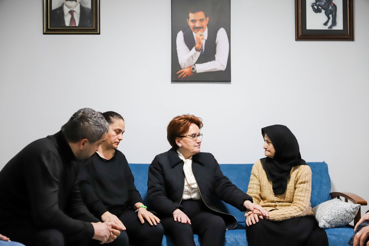 Bursa ziyaretimizde merhum Sinan Ateş’in ailesinin evini de ziyaret ettik. 

Geçtiğimiz günlerde kaybettiğimiz Musa Ateş için taziye dileklerimizi ilettik. 

Ateş ailesinin beklediği adaletin sağlanması için her zaman yanlarında olacağız…