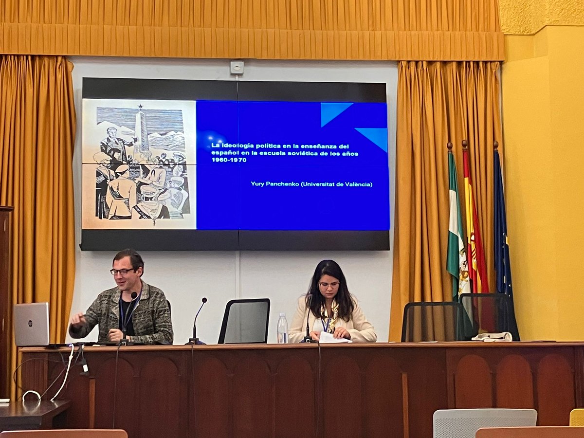 panyurij's tweet photo. He hablado sobre la ideología política en la escuela soviética en los años 1960-1970.
¡Qué curioso ha sido encontrar similitudes entre aquella época y la retórica contemporánea! Eso justifica que sin comprender la historia estamos condenados a repetirla
@AJIHLE1 https://t.co/32GTDdkIxY