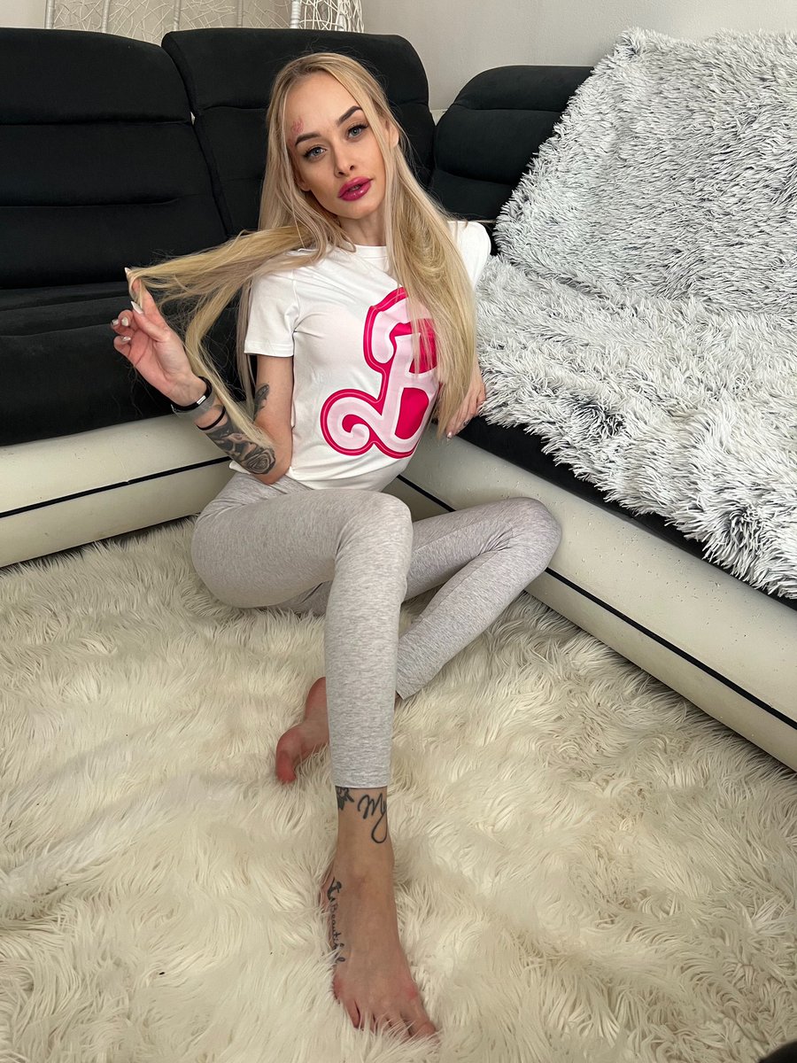 barbiesweetxxxx's tweet photo. @BellaSwedish So hot😈 https://t.co/qkdReH34KE https://t.co/Rix5sMm7Ie