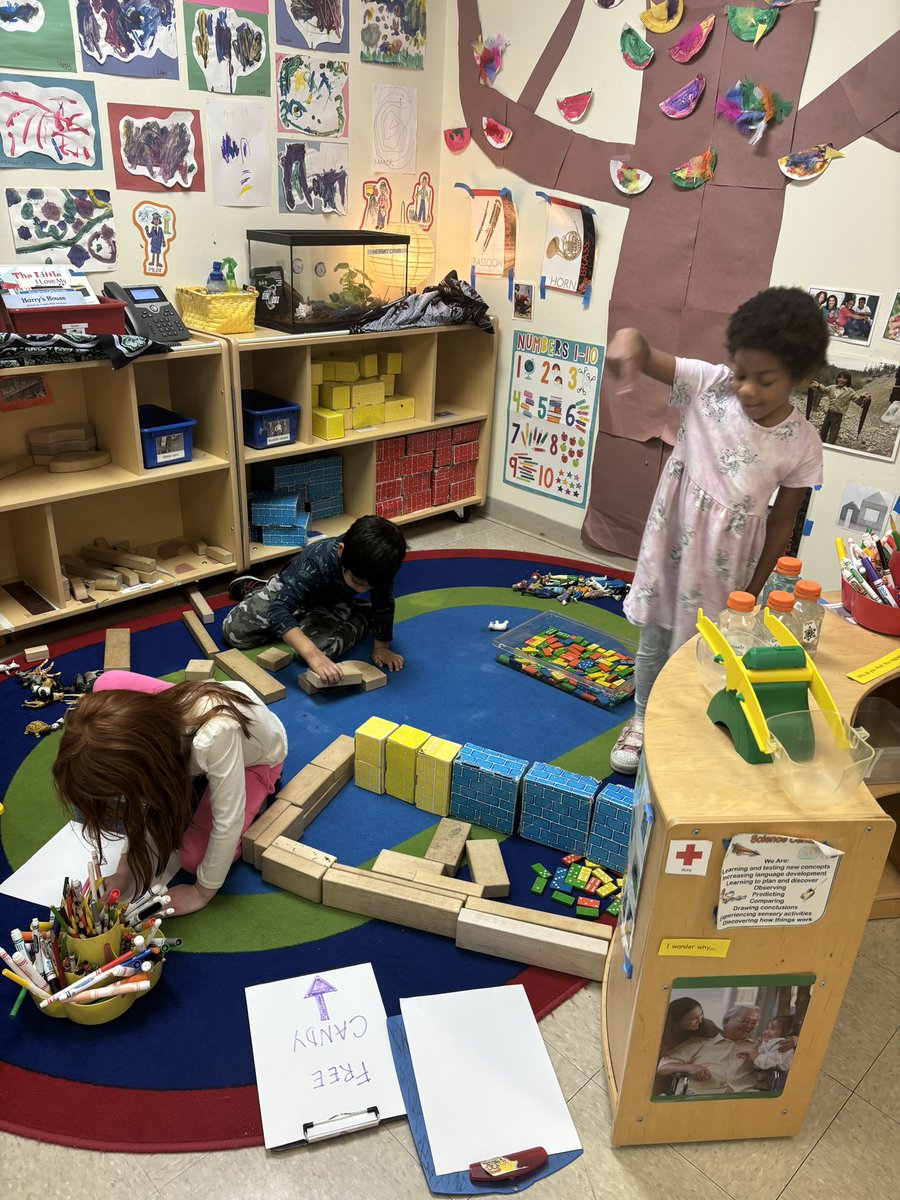 JillPTEACHER's tweet photo. Prepping our trap for St. Patricks’s Day #lookingforgold #pkp #longfellowbears #myd97 https://t.co/eZdPqFxJDu