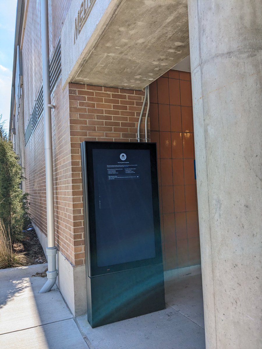 Golly it'd be nice if there was some way to know the train would arrive on the opposite track BEFORE it showed up, <a href="/metraUPN/">Metra UP-N</a> 🙄
Love 2 do a Ferris Bueller run w/ my luggage only to miss it anyway &amp; have to pay for a cab instead, since I can't wait for the next train in an HOUR.