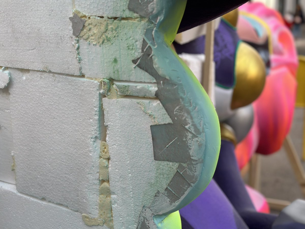 pacolonso's tweet image. #REPENSARLASFALLAS: Poliestireno Expandido o EPS es el material con el que están construidas la mayoría de Fallas. Los gases que se liberan al quemar EPS permanecen en el ambiente durante años, causando problemas pulmonares, aparte de otros síntomas a corto plazo. #reflexion