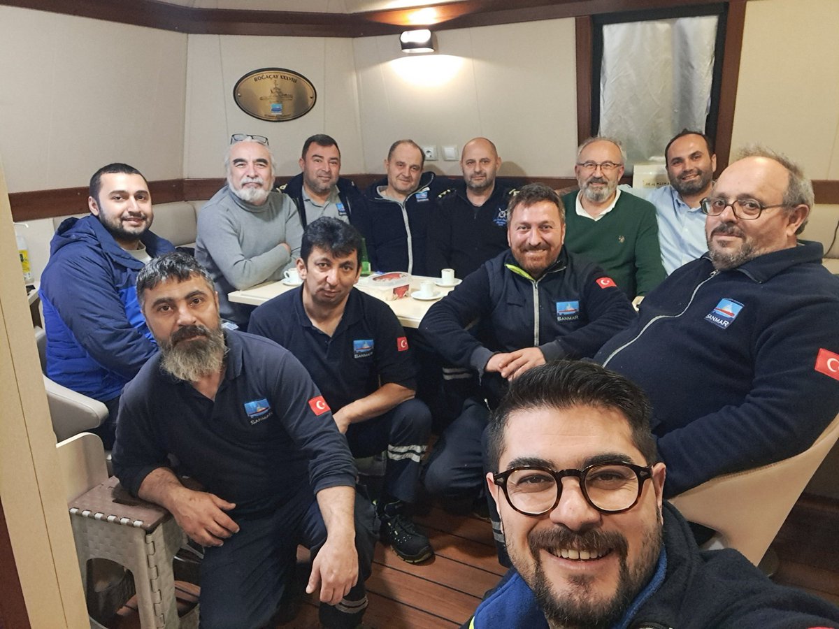 mymaster33's tweet photo. İzmit römorkörlerimizde İftar akşamı. https://t.co/5yNcvnJexJ