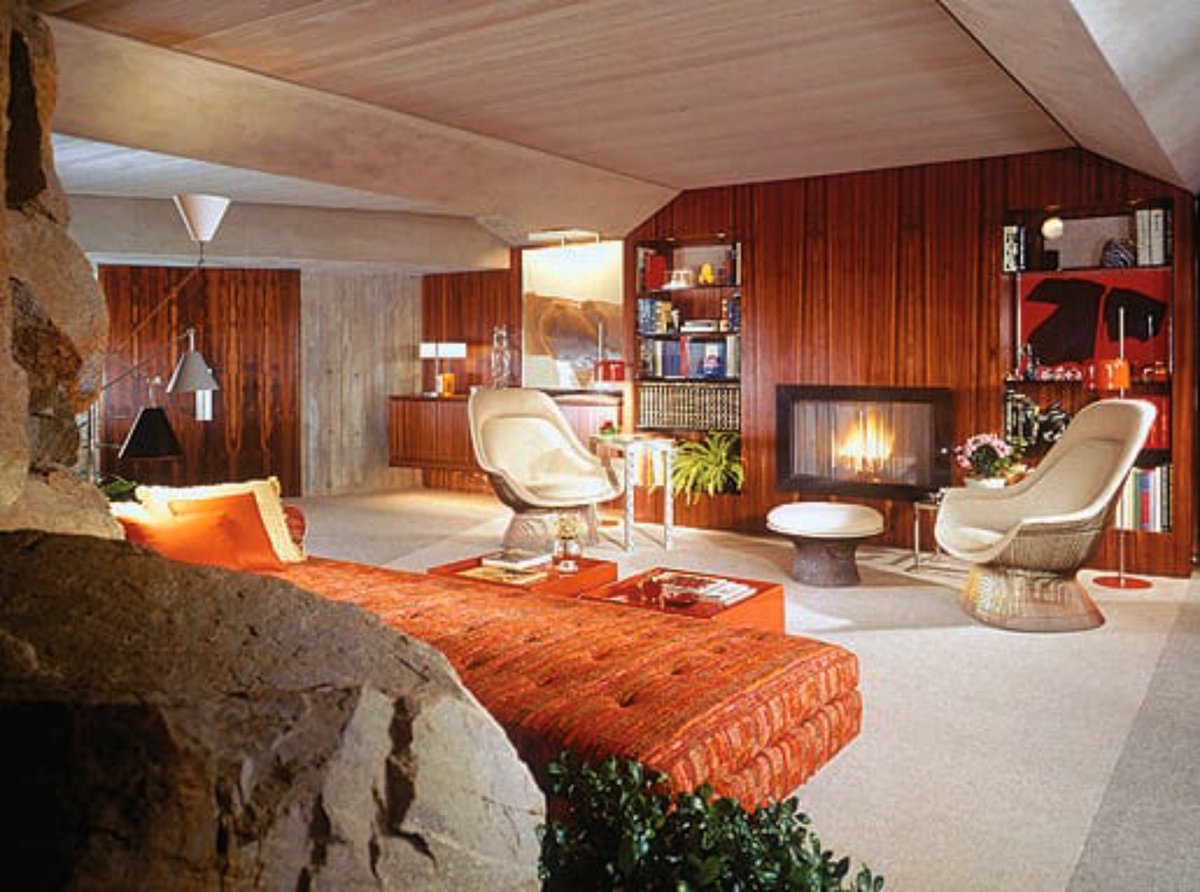 luusssso's tweet photo. Elrod House in Palm Springs, California

Designed by John Lautner in 1968 https://t.co/MqVEOphNzA