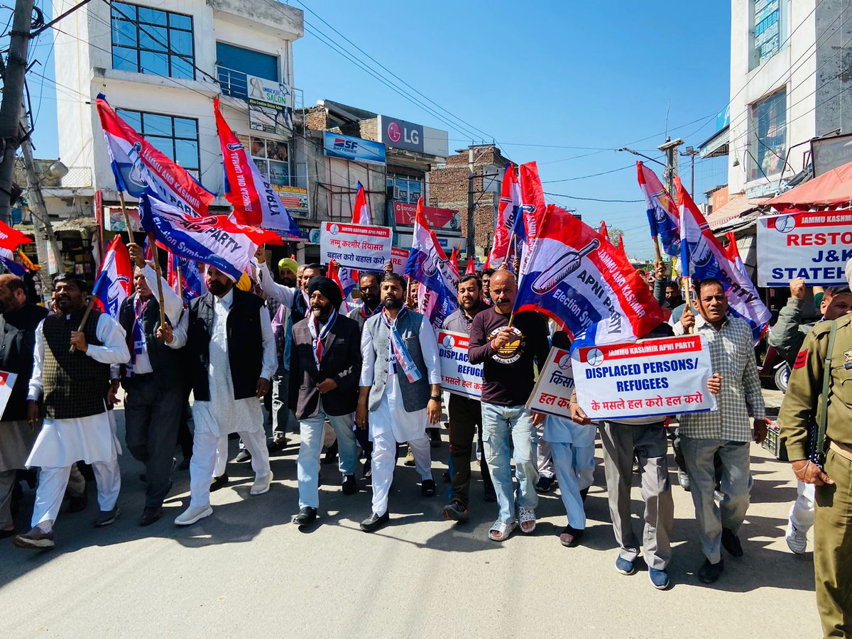 #ApniParty protests, demands #assemblyelections, #statehood to #JK

@Apnipartyonline

risingkashmir.com/apni-party-pro…