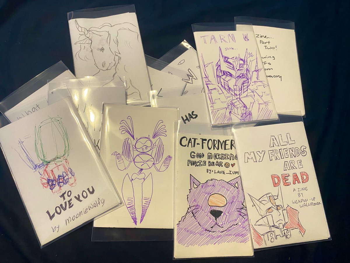 Sisi_Esprit's tweet image. This past #TFconLA I ran a zine exchange at my table, gave out free blank mini zines with pens and a zine on how to make zines, and some lovely folks  traded zines they made using those with me! Scanned and edited several of em to share here, proud of folks for participating :D