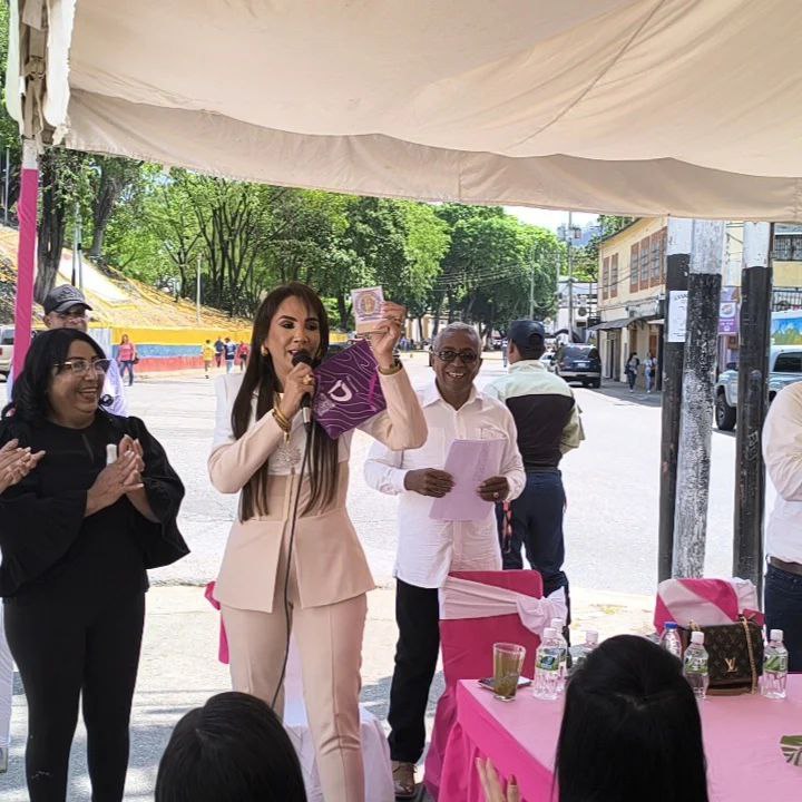 #15Marzo Hoy compartí con nuestras Hermanas y Hermanos de Acción Democrática, el Partido del Pueblo, en un bello Acto en Conmemoración a nuestras Mujeres Roscianas. “Hay que luchar por todas equitativamente, bonitamente, honradamente y racionalmente”. #VamosPorMás