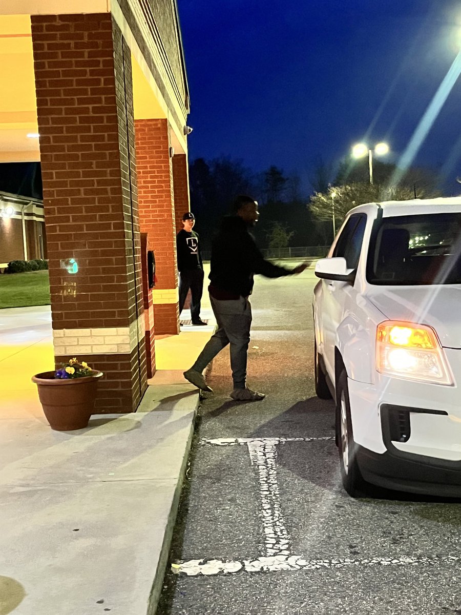 This morning our Baseball Program greeted &amp; escorted our young Lion cubs to class at <a href="/LuellaES_HCS/">Luella Elementary School</a> &amp; <a href="/BES_hcs/">Bethlehem Elementary</a>.  High fives and smiles to start their day. #carlinefridays #levelingup ⁦<a href="/LuellaHS_HCS/">Luella High School</a>⁩ ⁦<a href="/AthleticsHenry/">Henry County Schools Athletics</a>⁩ ⁦<a href="/LuellaBaseball1/">Luella Baseball</a>⁩