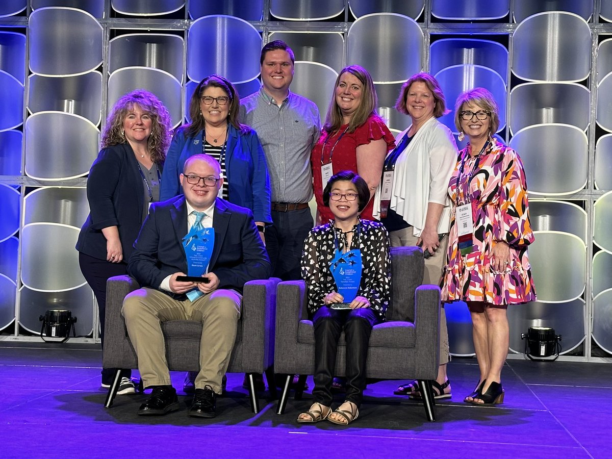 Congrats to @JCPSKY student Rebecca Robertson for winning a NATIONAL CEC award in the area of transition. Her smile is contagious and she stole lots of hearts in San Antonio this week! 🎉🎉