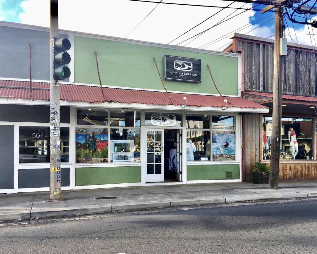 Paia Town on the north shore of Maui has its own special charm! Pop in to say “ALOHA!” at out Honolua Surf Co. store location along the Hana Highway! 😃🏝️🛍️ #smalltown #paiamaui #shopwithus #beachwear #hawaiifashion #honoluasurfco #alohavibessince95