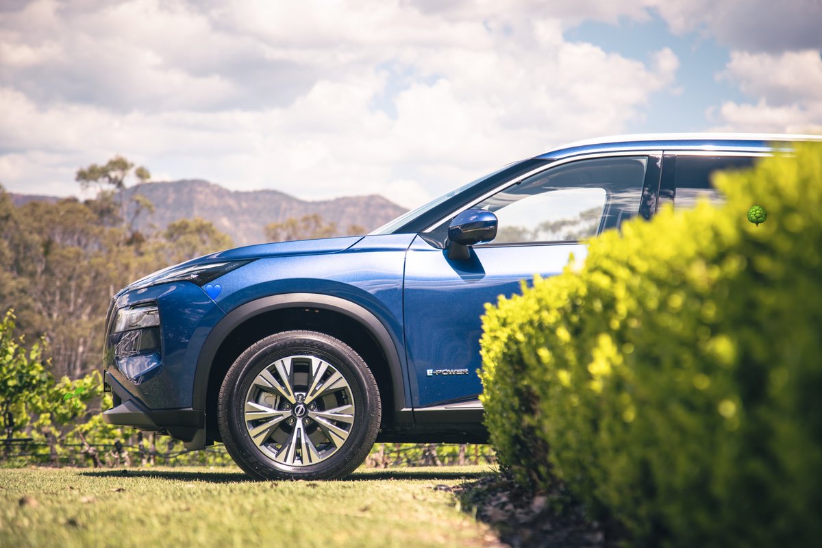 It's SPRING TIME! The flower season has officially started, so we have a little challenge for you!​ Find the 3 emojis hidden in this pic and put them down in the replies!​ #Nissan #NissanXTrail #Spring #SpringEquinox #Flower #Flowers #Challenge #XTrail