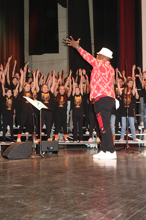 mpsctnews's tweet photo. We're ELECTRIFIED!! Concert 1 of the Electrify Your Choir left us energized and excited!!  Great work, Grades 5 &amp; 6 vocalists! And thank you, Laura Kaye and Nathan Blake! https://t.co/M93leUObYt