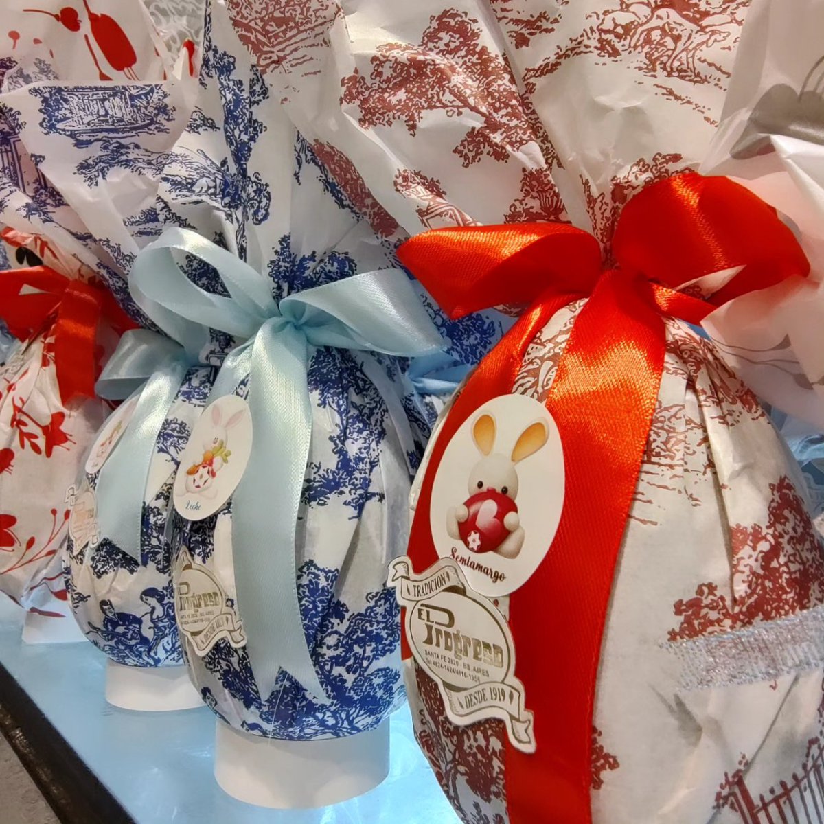 desde_1919's tweet photo. Llegaron los Huevos de Chocolate para las Pascuas! 
#desde1919 en Av Santa Fe 2820 esquina. Laprida https://t.co/Lz7T3ts4CC