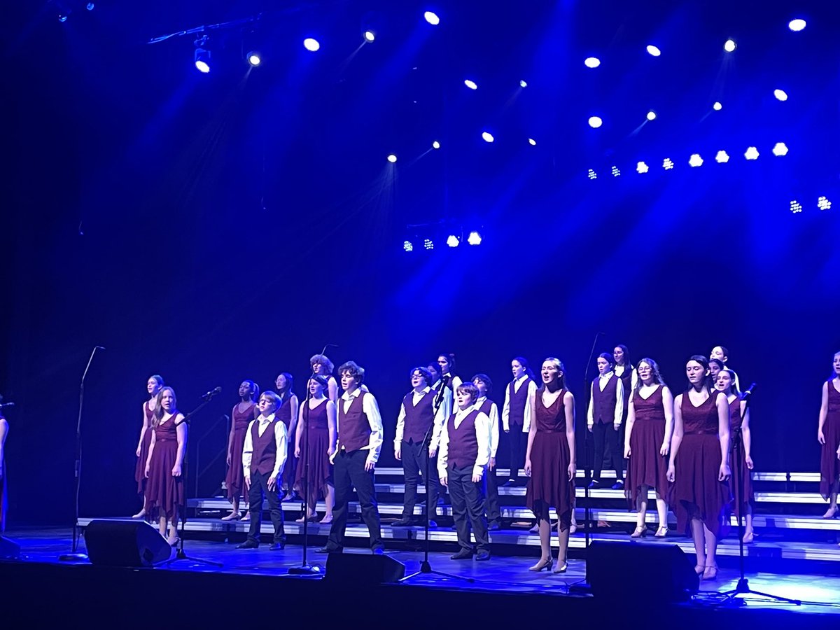 AndoverArts's tweet photo. @APS_AsstSup our MS Show choir brought down the house at #nescs https://t.co/L8YD2JvD5d