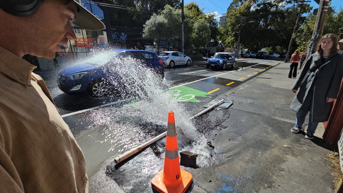 ptorrsmith's tweet photo. The Aro Valley free car-wash! 
(just watch out for the stones it's also throwing up)

Third time in last couple weeks this leak has blown up!

Welly Council and Water on to it already though, pretty quick

https://t.co/Ch9NwD1Nof https://t.co/NlInCkttbj