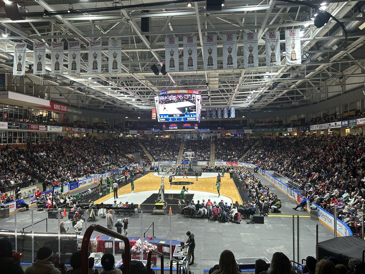 Great crowd at the <a href="/MyTributeCentre/">Tribute Centre</a> tonight in <a href="/oshawacity/">City of Oshawa</a> for the world famous <a href="/Globies/">Harlem Globetrotters</a> 🏀🏀🏀