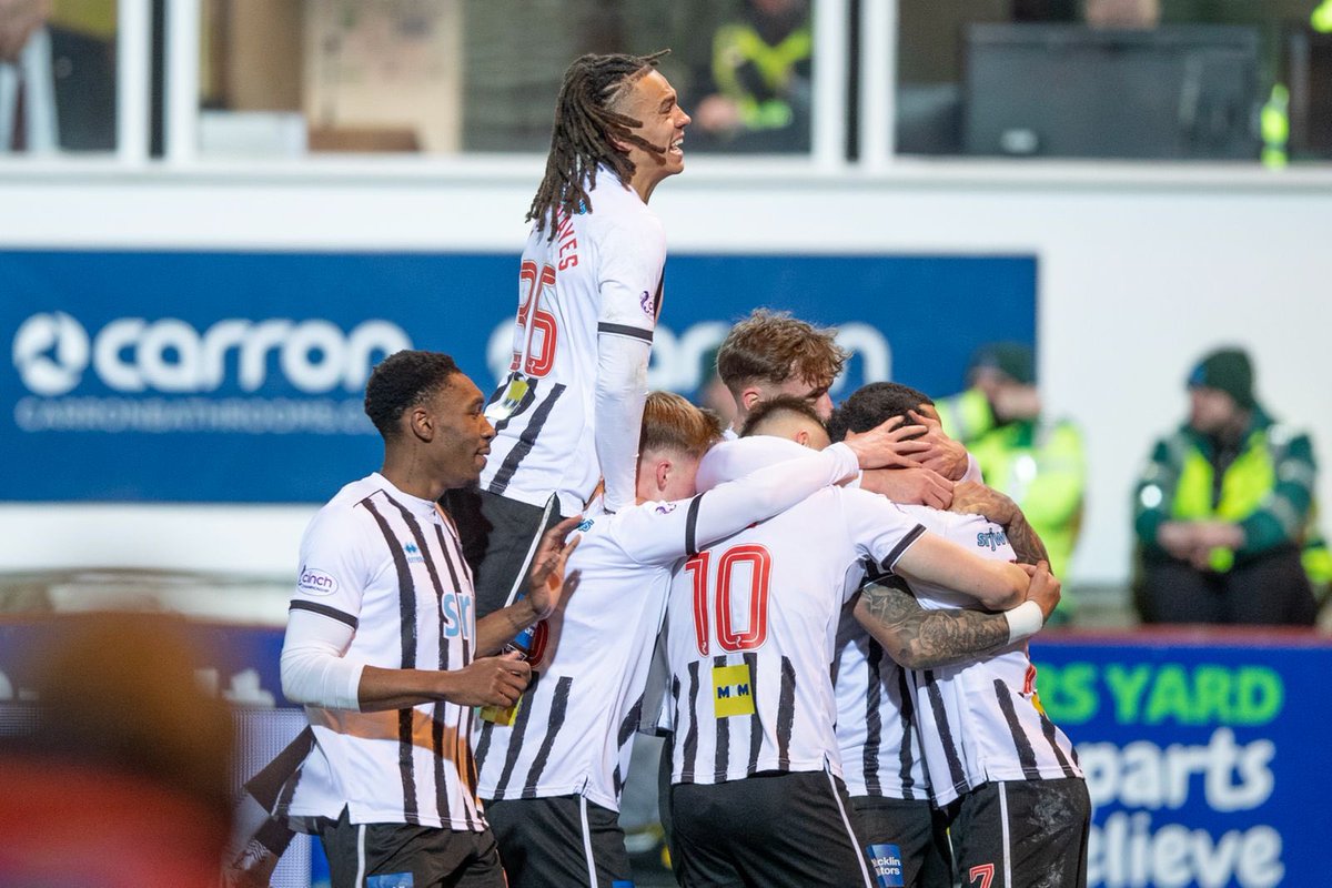 East end park was bouncing!!! Top performance from the boys @officialdafc 🙏🏽🖤