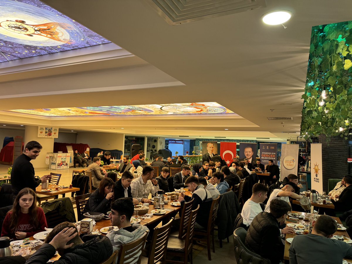 AtasehirAkGenc's tweet photo. 🙌SON 15...

31 Mart yerel seçimlerine sayılı günler kala, Belediye Başkan Adayımız @naimyagci_ ile sahur programı gerçekleştirdik. Programımıza katılan İlçe Başkanımız @burakcifci34 , SKM Başkanımız @serdarorhan ve İl Sorumlumuz @talhatarik ’a teşekkürlerimizi iletiyoruz. ☺️ https://t.co/tCrL8ZgOHV