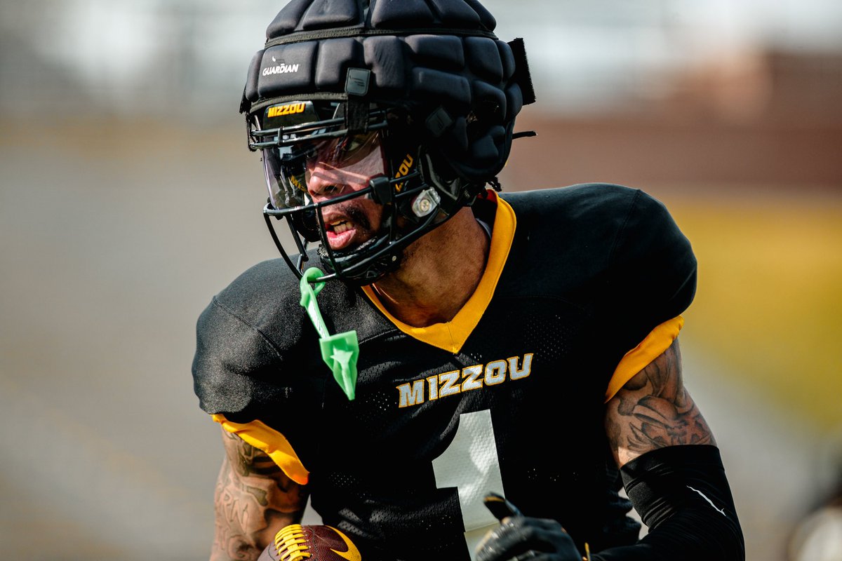 Final prep before the big game ⚫️🟡 #MIZ 🐯🏈