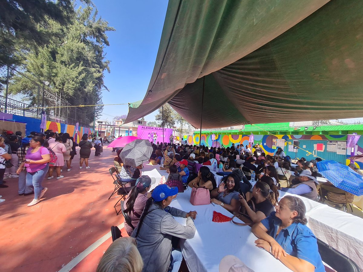juanrubiog's tweet photo. Continuamos conmemorando a las mujeres en todos los sectores de nuestra querida #CDMX. 

Hoy mis queridas compañeras  del #Distrito22 asistieron al evento denominado: “𝘔𝘶𝘫𝘦𝘳𝘦𝘴 𝘥𝘦 𝘐𝘻𝘵𝘢𝘱𝘢𝘭𝘢𝘱𝘢 𝘥𝘦𝘫𝘢𝘯𝘥𝘰 𝘩𝘶𝘦𝘭𝘭𝘢”.

La intensa participación de las vecinas de #Iztapalapa, nos compromete a caminar codo a codo con ellas, con sororidad, a todos aquellos que deseamos construir el Segundo Piso de la #4taTransformación.

Agradecemos profundamente a nuestra compañera Diputada @ALEIDAALAVEZ la organización e invitación a este encuentro con las iztapalapenses.

#EsTiempoDeMujeres