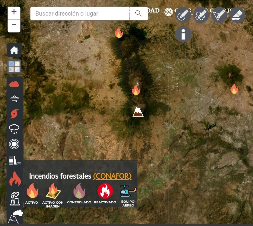 Visibilidad complicada al #Popocatépetl por el esmog contaminante, producto de los incendios forestales en el Parque Izta-Popo (uno en Paso de Cortés y otro en Los Portillos).