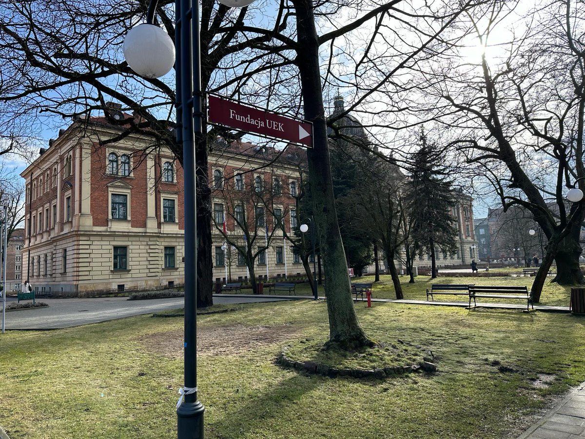 KatedraU's tweet photo. 📢 So very recently we celebrated the Christmas 🎄 🎅and the start of the New Year  2️⃣ 0️⃣ 2️⃣ 4️⃣ 🎉 - and here we are already in the second semester of the current academic year 2023-24! 😱 Here's a glimpse of how our Campus looked in the first rays of spring-ish sunshine 🌞 📷 https://t.co/mVCrmALZoJ