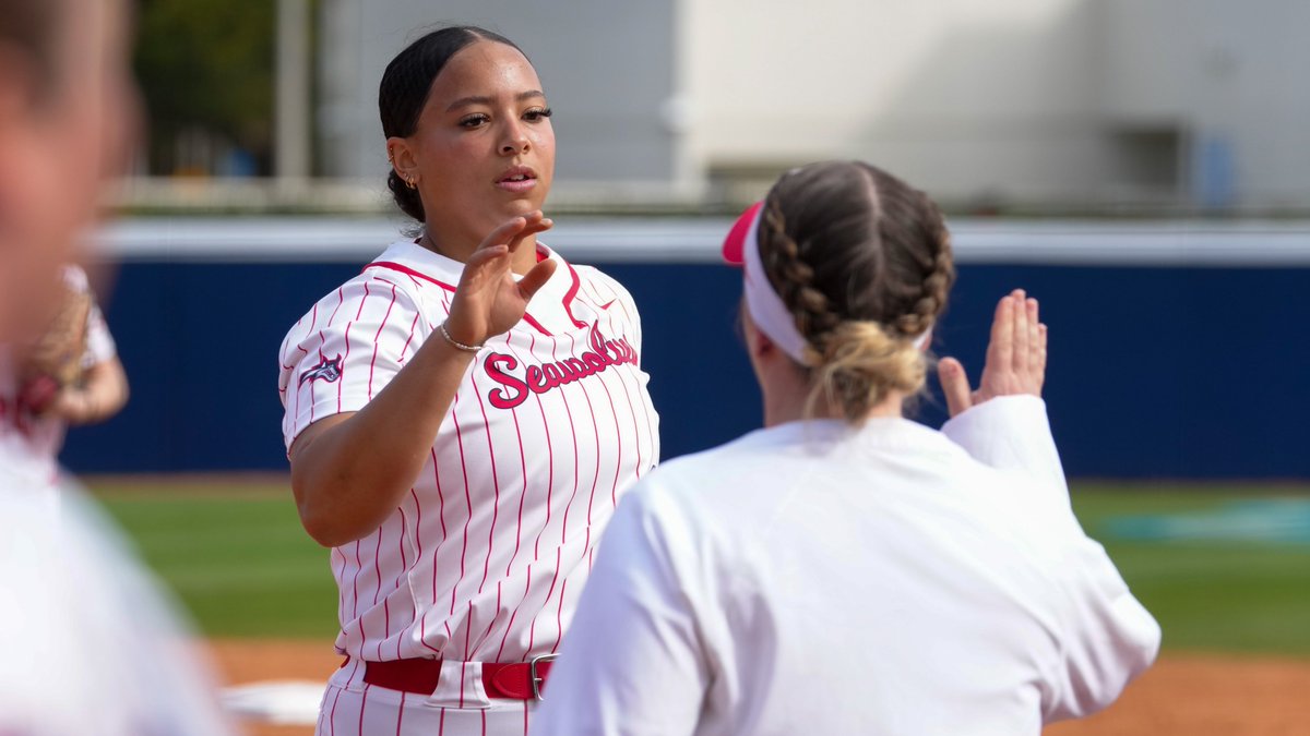 Shut 'em down 💥

<a href="/haynes30_mia/">Mia Haynes</a> picked up her third win of 2024 with a complete-game effort. She allowed just one run and struck out four without walking a batter 💪

🌊🐺 x #BurnTheShip