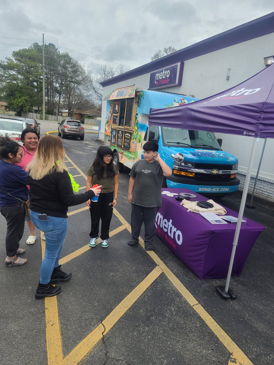 _RichieWilliams's tweet image. What a great start to our @MetroByTMobile events in North Alabama! @_JazzyJasATL @AbdelAbunameh @TonyCBerger @thayesnet @StacieLlaurado #WorkCanBeFuN