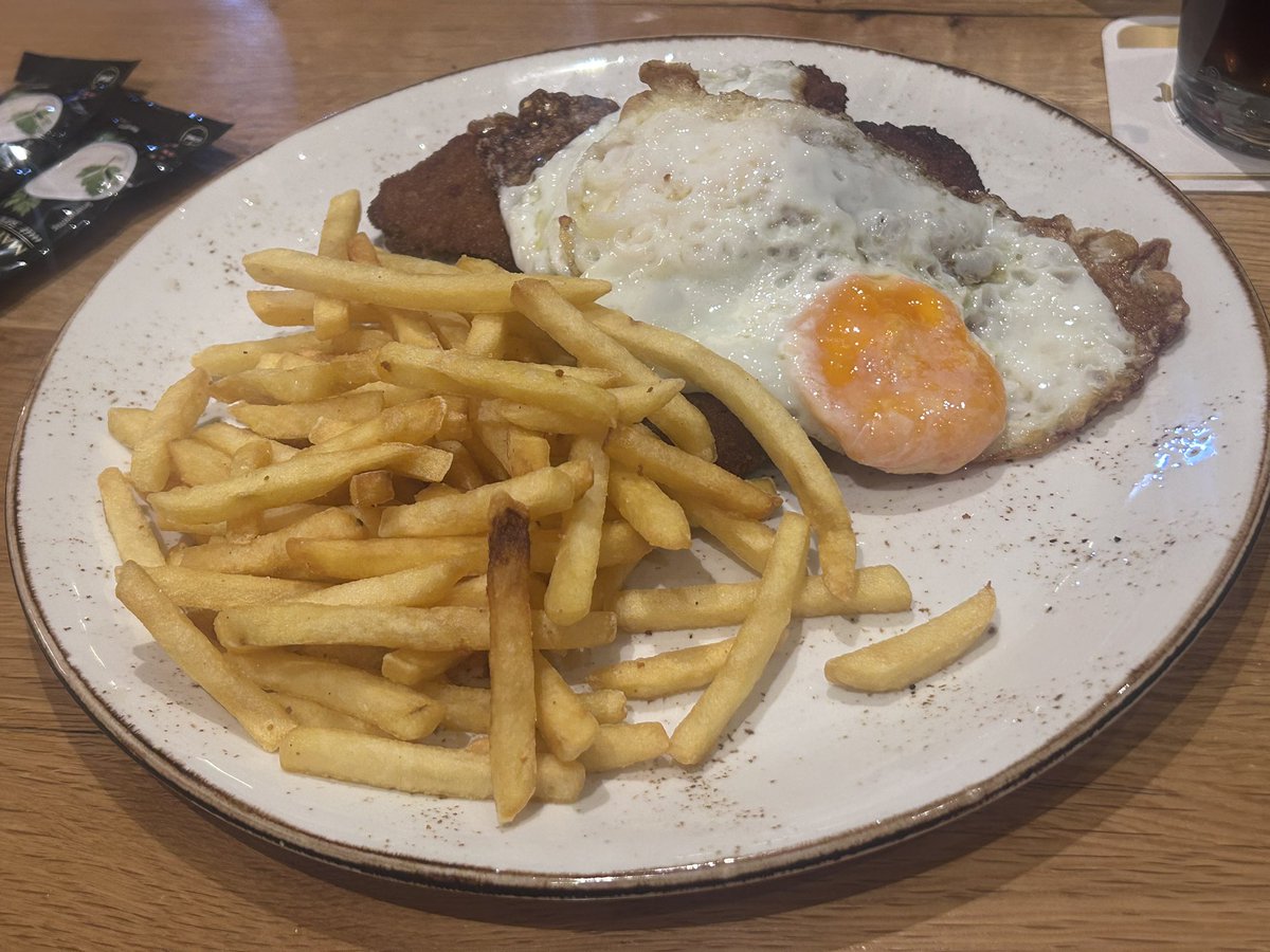 hilinfl103311's tweet image. Lecker #Schnitzel mit #spiegelei Essen zu #Koerbl #effezh #Dazn