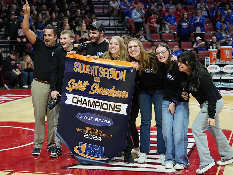 🏆 The student sections from Marquette Catholic High School in Alton (1A/2A) and Riverside-Brookfield High School (3A/4A) were recently named the winners of the 2023-24 #IHSA Student Section and Spirit Showdown!!! 🔗See their winning videos▶️ihsa.org/News-Media/Ann…