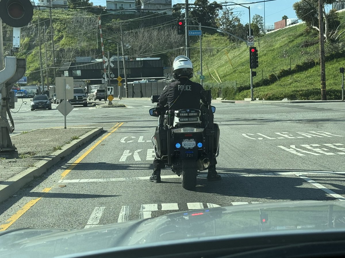 While proud neighbors of LA’s busy port, the 10,000 trucks that come in & out every day can impact our local community when not following the rules. Thank you to @SESMotors for the help earlier this week citing 29 trucks for commercial & parking violations