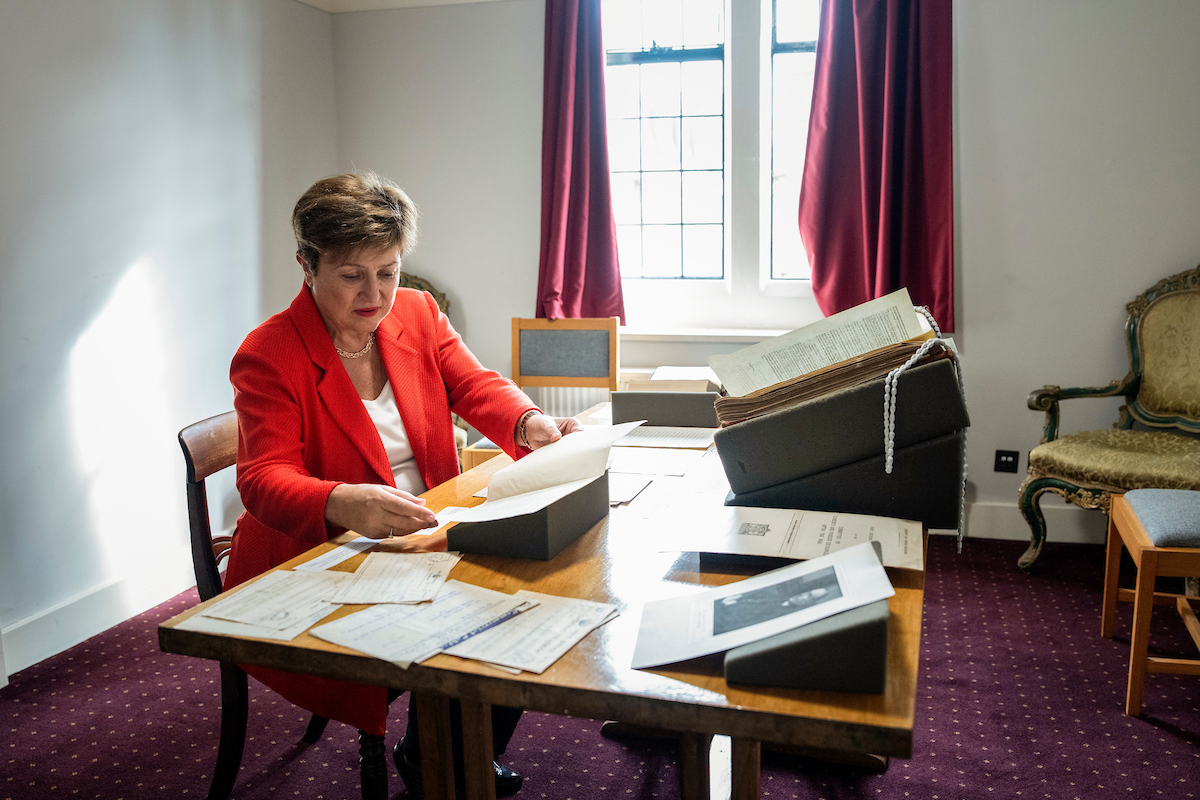 .@KGeorgieva, Directrice générale du FMI, a partagé sa vision d'un avenir plein de possibilités dans son discours « Les perspectives économiques pour mes petits-enfants ». Lisez l’intégralité du discours ici : bit.ly/49QB45K