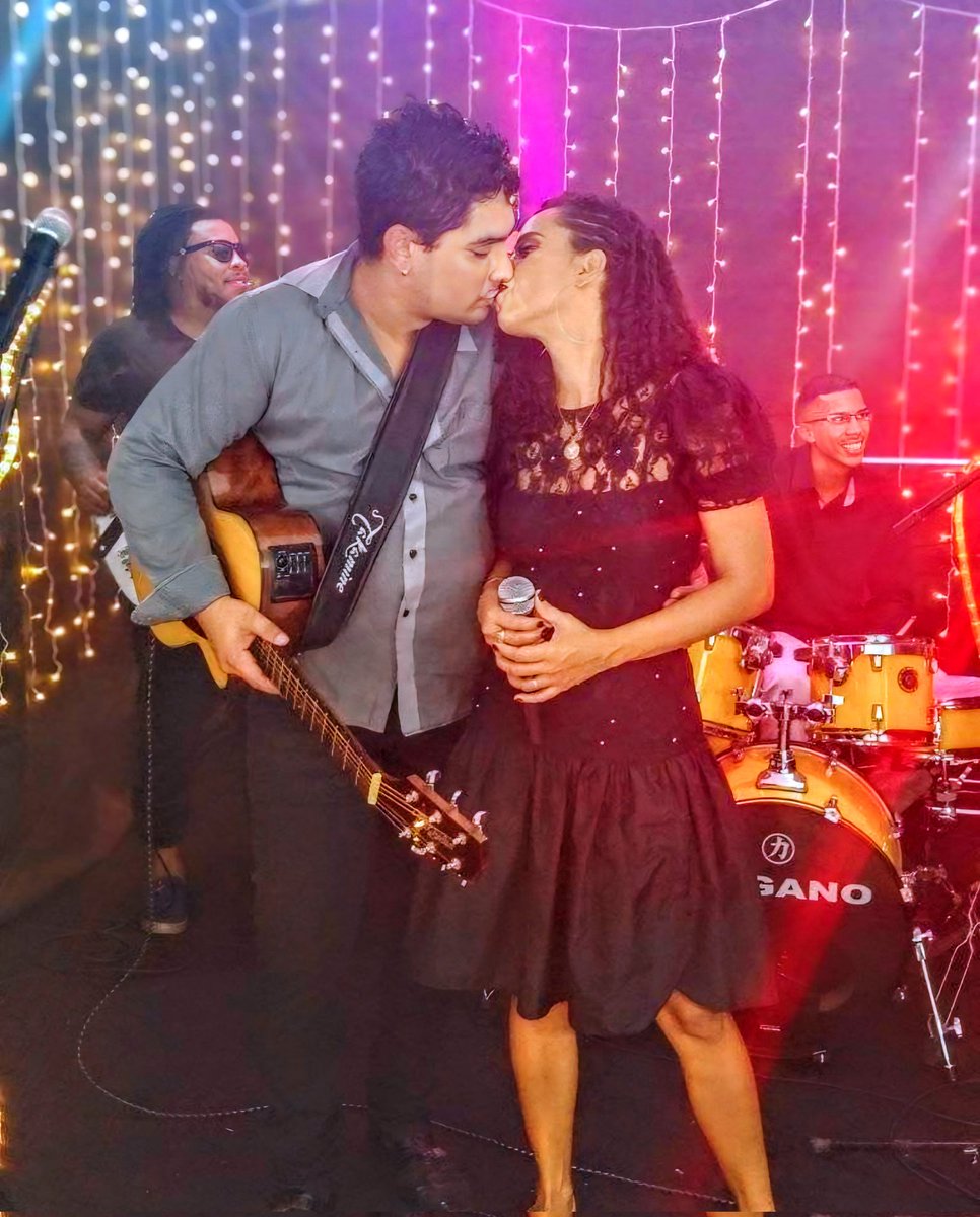brandao59556's tweet photo. Dupla Thiago Soares &amp; Jaqueline Brandão 🙏🔥❤️🎹🎶🎙️🎚️
#reflexão #status #deus #deusvive #elevive #jesus #reels #music #gospel #fé #cristão #palavradedeus #devocional #motivacional #instastory #instagood #musicalgospel #louvor #biblia #versículos #fé #versículobiblico  #frases https://t.co/Qcy67Ma2BP