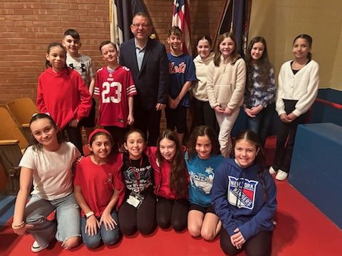 I had a fantastic morning joining the 5th grade student council at @PS55SI #onStatenIsland as part of #CivicsWeek. We spoke about the importance of public service and the values that define great leaders. With this group, our future is bright! #service, #commitment, #leadership