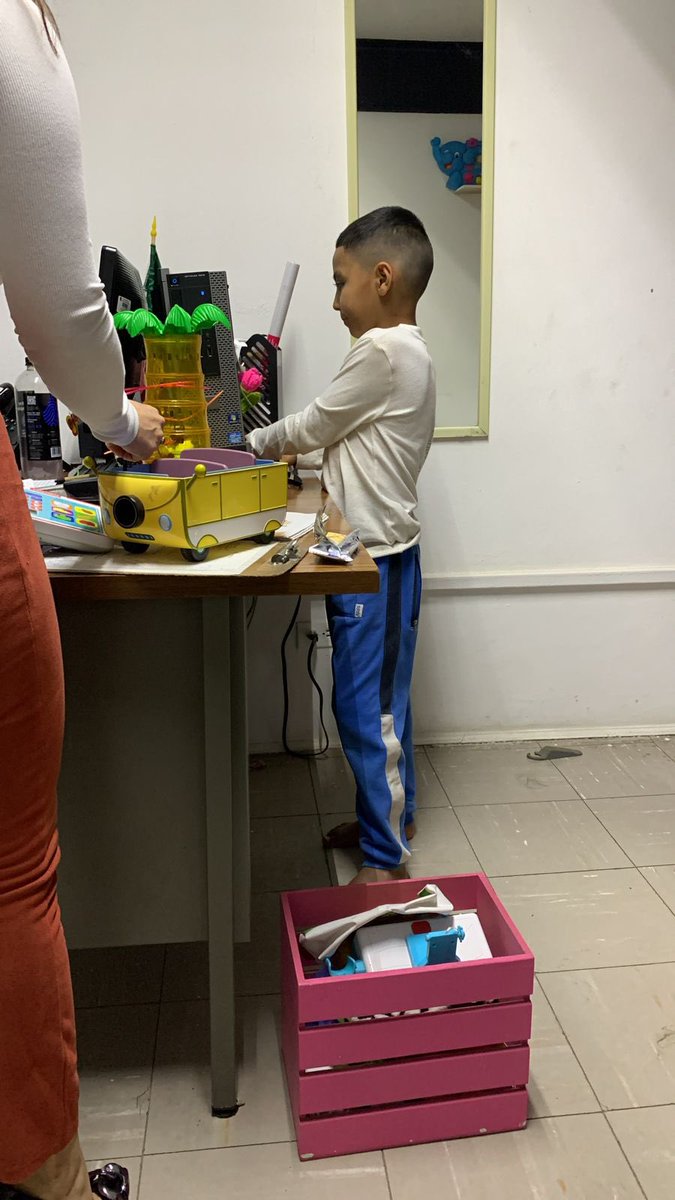 heber_GH's tweet photo. #Durango | Servicio Social 🚨

Se solicita la colaboración de la ciudadanía para localizar a los familiares del pequeño que se muestra en la imagen. Se desconoce su nombre y edad, debido a que el menor no habla. Al momento se encuentra resguardado en la @DMSPDGO. https://t.co/TQv3USLCJV