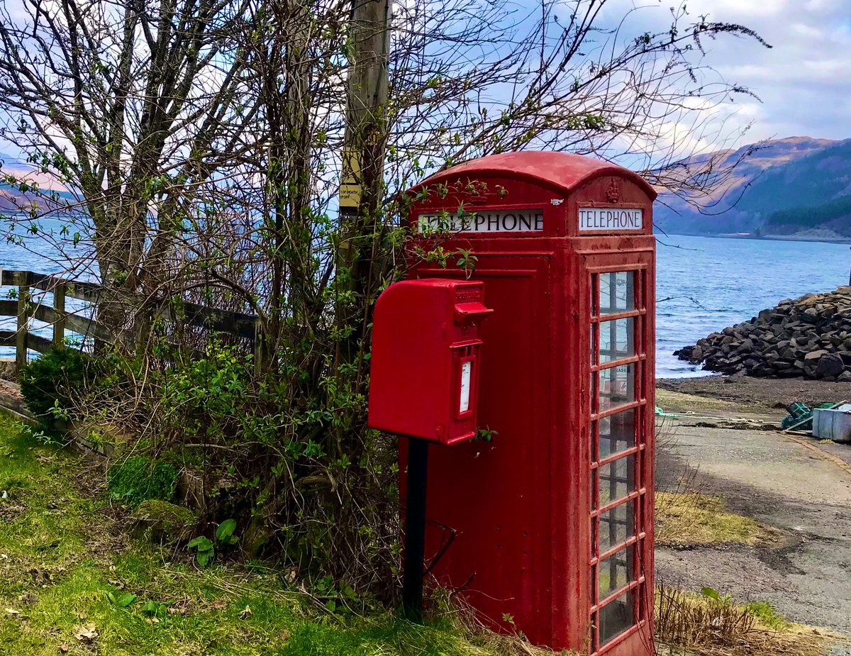cloudymamma's tweet image. ☎️✉️📮 when these were true lifelines- 
                 the iconic red boxes with a wonderful view! 

#phonebox #letterbox #ScottishHighlands #ThePhotoHour