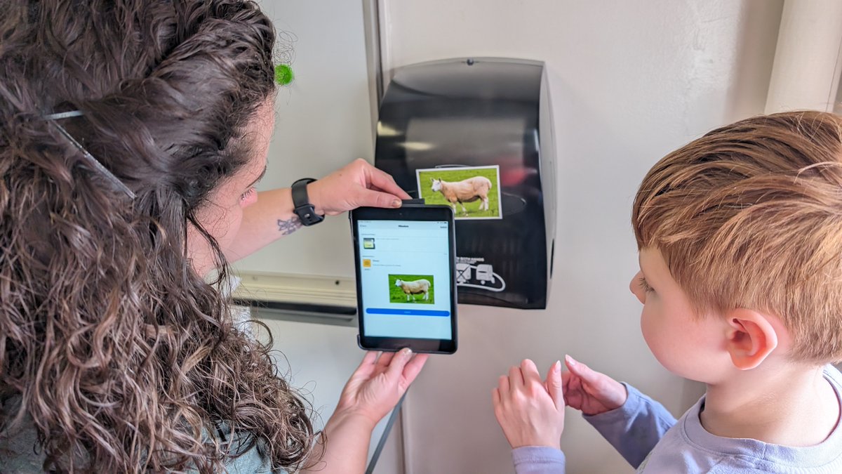 arothTechTools's tweet image. Students in @HenryTechK5&apos;s technology class @BellefonteElem enjoyed a digital scavenger hunt with @GoosechaseEDU.  📷