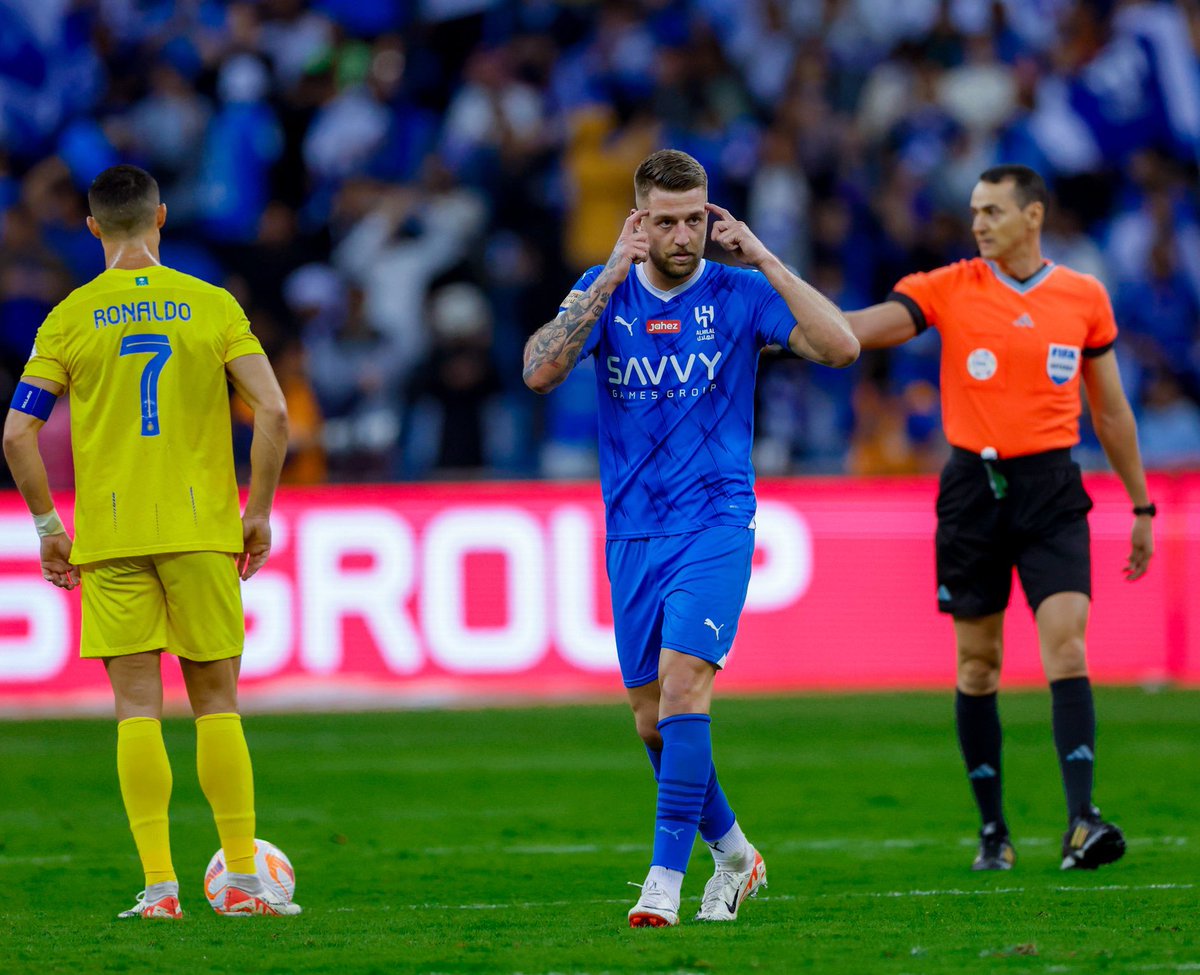 أقسم بالله النصر فريق عادي
مجرد فورة غاز في بداية الموسم صنعت منه فريق قوي وثقيل فنياً وكانت نشوة ضد أندية أقل من عادية، في أول إختبار حقيقي للنصر ليلة 1 ديسمبر ؟ تم كشف النصر وقيمته الفنية، ومن يومها ومستوى الإنحدار في تزايُد ..!