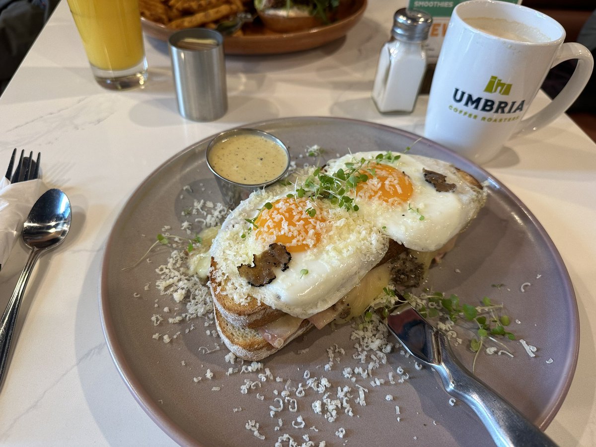 Brunch times 🥵 Croque Madame with rosemary ham, brown butter hollandaise, truffle and cheese 🥪🍳🍴 #FurnalEquinox