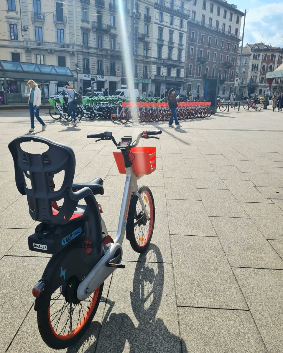 RideMovi's tweet photo. NEW Ridemovi #childbikeseat in Milan! Turn every #ebike ride into a new adventure with your little one.  🙆 🎠
Follow these tips to #ridesafe: 
✅ Always prefer bike lanes
✅ Wear a helmet
✅ Be careful and obey traffic signals
✅ Never ride distracted https://t.co/TUhLTFQeMD