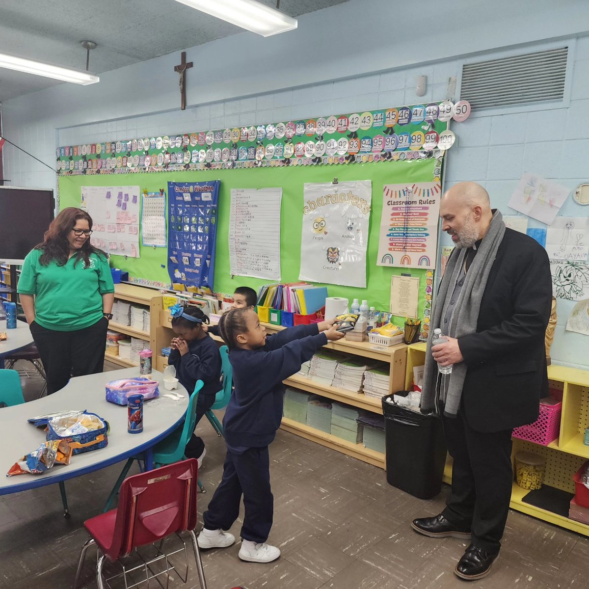 ChristTheKingBX's tweet photo. The Most Reverend Joseph Espaillat celebrated the mass with the students of Christ the King School this afternoon.

We were also joined by our Regional Superintendent, Mr. Ray Vitiello,and our Pastor, Father Ambrose Madu. 

#catholic 
#iprayed 
@Escuelas_ArchNY 
@ArchNY_Schools https://t.co/CkuAE5sbZx