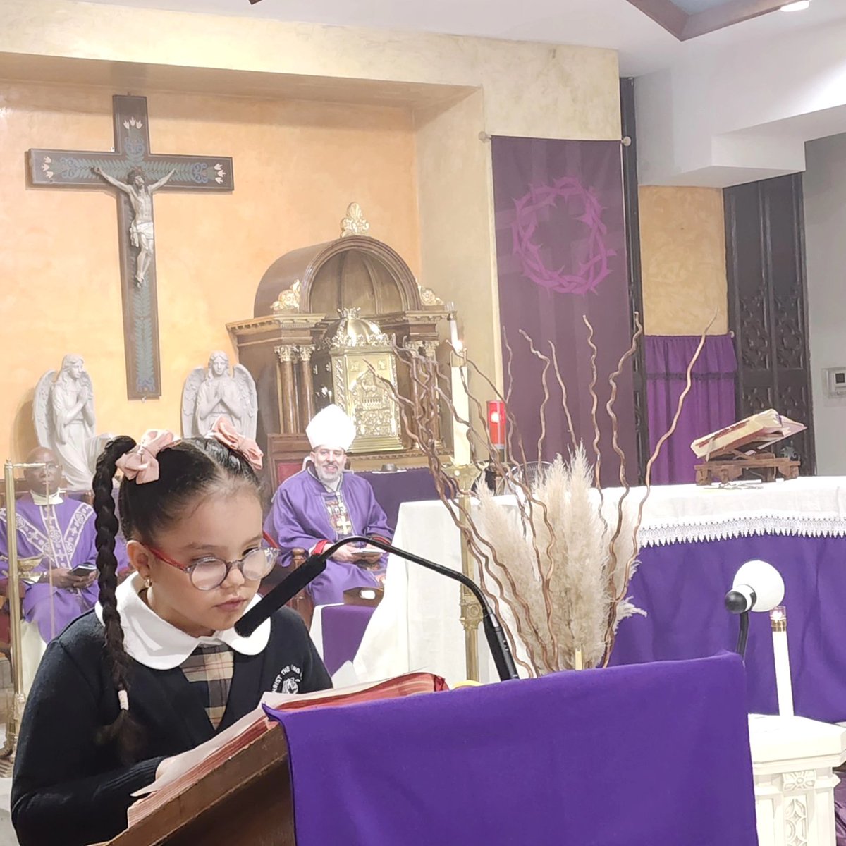 ChristTheKingBX's tweet photo. The Most Reverend Joseph Espaillat celebrated the mass with the students of Christ the King School this afternoon.

We were also joined by our Regional Superintendent, Mr. Ray Vitiello,and our Pastor, Father Ambrose Madu. 

#catholic 
#iprayed 
@Escuelas_ArchNY 
@ArchNY_Schools https://t.co/CkuAE5sbZx