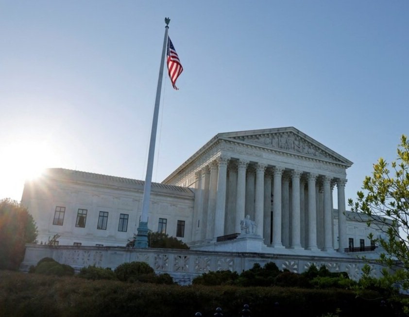 FreyjaTarte's tweet photo. The Supreme Court ruled unanimously that members of the public can,  sue government officials who block or mute them on social media.
Justification for a lawsuit  will depend on who the blocker is, and whether they acted using an official account where government business is conducted. @RL9631 #Freyja
