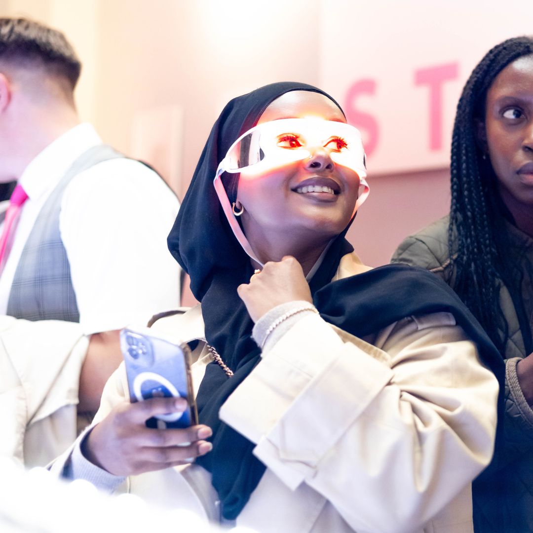 StylPro_UK's tweet image. Wave goodbye to crow’s feet, frown lines, and under-eye wrinkles as regenerative red LED light therapy works its magic, promoting collagen production for a smoother, firmer look💖 

Shop from Look Fantastic: bit.ly/3IGOqp7

#stylpro #lookfantastic #redled #led